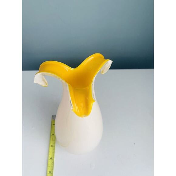 Gorgeous Design Cased Glass Vase White Yellow Petals Flower Floral Home Decor - Picture 10 of 14